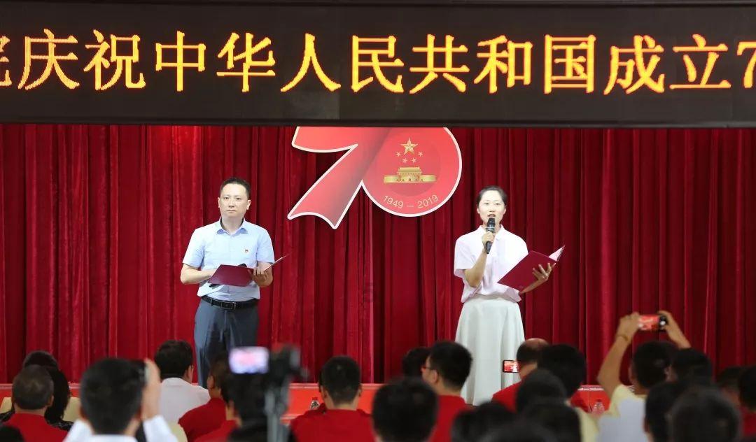 90后湖北轮椅美女：独居，超酷